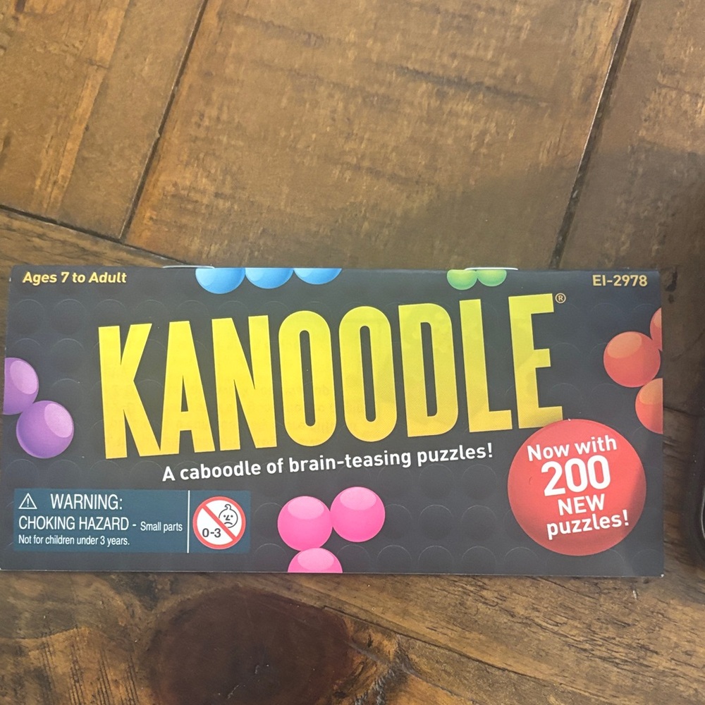 Kanoodle Brain-Teasing Puzzle Game - Picture 2 of 7